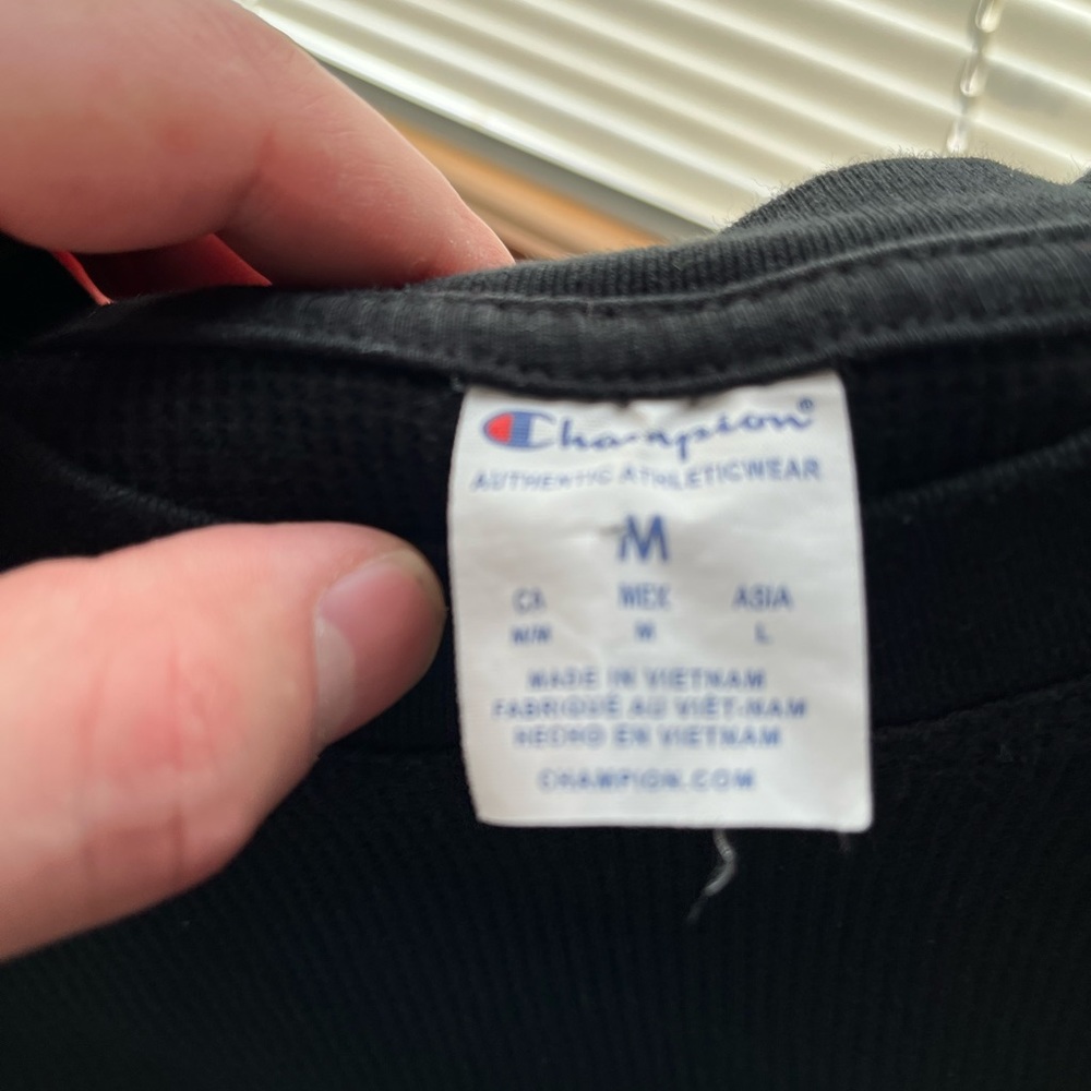 Champion Size Medium Long Sleeve - Picture 3 of 3